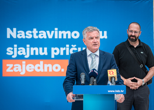 Fotografija 8 - Burić okupio ravnatelje i direktore: 'Danas je IN biti Šibenčanin i u Zagrebu i u Splitu i u svijetu'