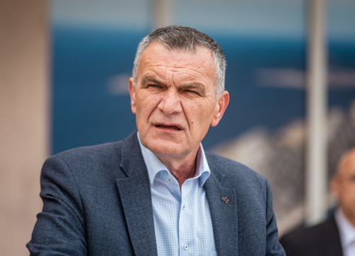 Dujić ne ide na posao biciklom kao Tomašević: Objasnio nam je značenje modnog dodatka koji nosi na sakou