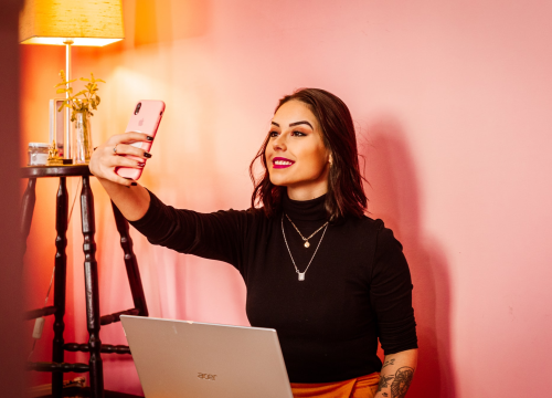 Objavljivanje selfija loše utječe na samopouzdanje mladih žena