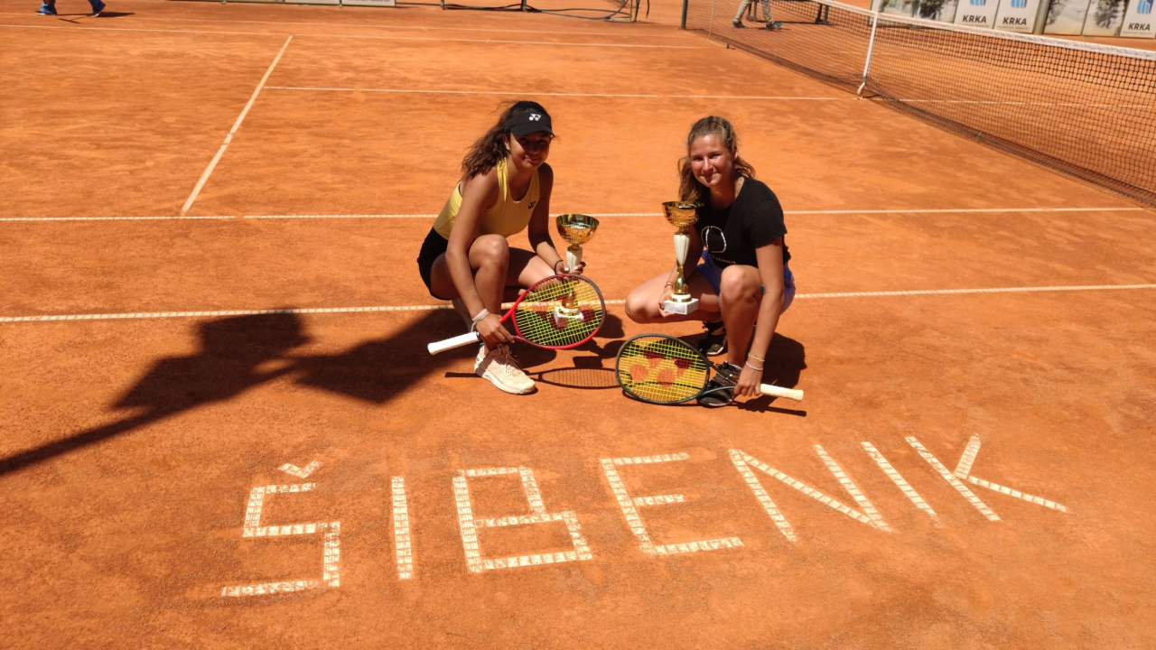 Zagrepčanka Petra Marčinko i Mađarica Natalia Szabanin pobjednice teniskog turnira u Šibeniku