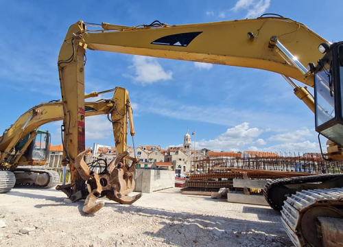 Više od pola godine traju radovi na novoj šepurinskoj rivi: Osim pada bagera u more, nije bilo većih problema