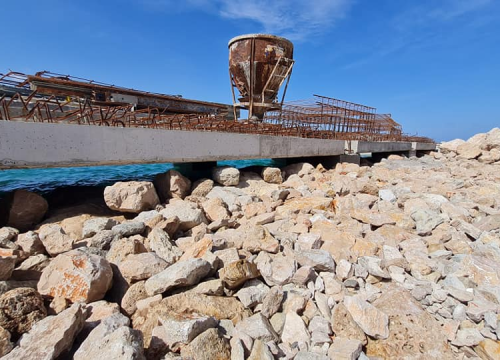 Fotografija 10 - Više od pola godine traju radovi na novoj šepurinskoj rivi: Osim pada bagera u more, nije bilo većih problema