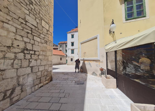 Fotografija 6 - Radovi kod parka i sv. Frane primiču se kraju: Postavljene nove kamene ploče, ostalo je još malo posla