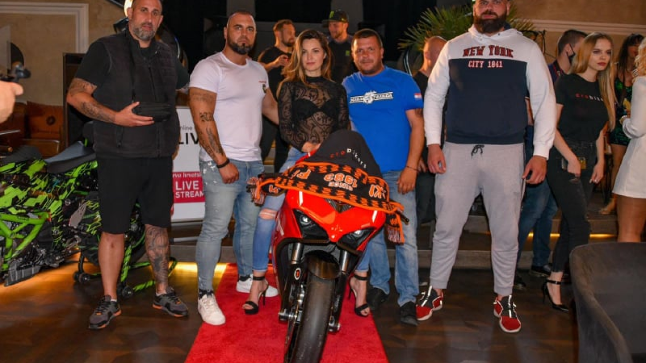 Uz podršku šibenskih Funcuta i BBB-a Božena Bajalica nastavlja natjecanje na 'Online Miss Croatia'