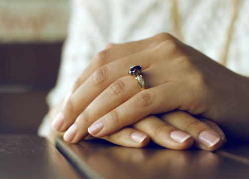 Grizete nokte i ne možete stati: Trikovi kako prestati bez muke