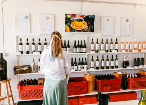 Fotografija 2 - Taste Like Dalmatia: Još danas imate priliku kušati vrhunska vina, maslinova ulja i craft pive, a u subotu na šibenskoj rivi čekaju vas pidoče i debit!