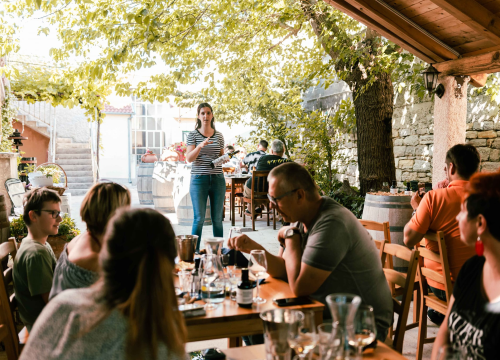 Fotografija 5 - Taste Like Dalmatia: Još danas imate priliku kušati vrhunska vina, maslinova ulja i craft pive, a u subotu na šibenskoj rivi čekaju vas pidoče i debit!