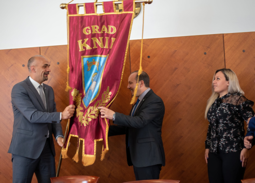 Marijo Ćaćić preuzeo vlast od bivšeg kninskog gradonačelnika Marka Jelića