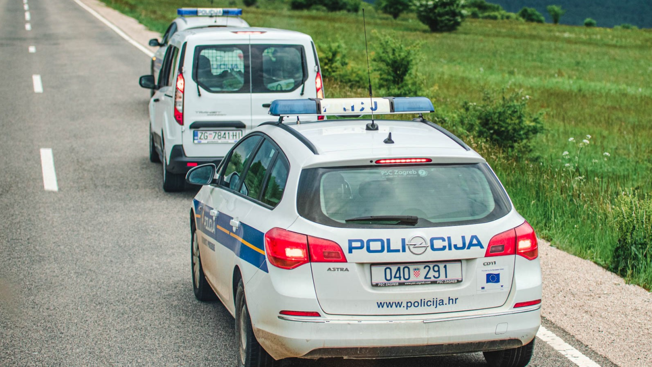 Pijani u Piramatovcima: Prvo svađa, onda prijetnje, na kraju tučnjava i jedan oštećeni auto