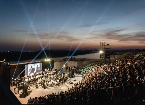 Obnovljeni sv. Mihovil oduševljava nas već/tek sedam godina, pogledjate aftermovie otvaranja 2014. godine!
