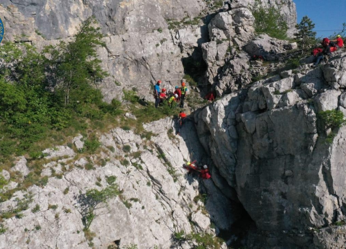 Fotografija 4 - Spašavatelji iz cijele Hrvatske vježbali na strmoj dinarskoj ferati, fotografije su fantastične