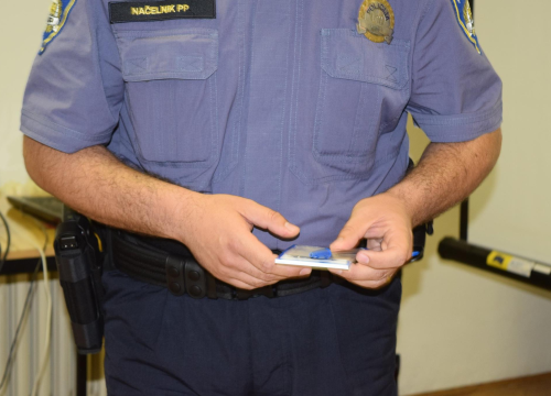 Dvije žene u Glini ukrale 40 madraca iz skladišta humanitarne pomoći, nestala i dječja kolica