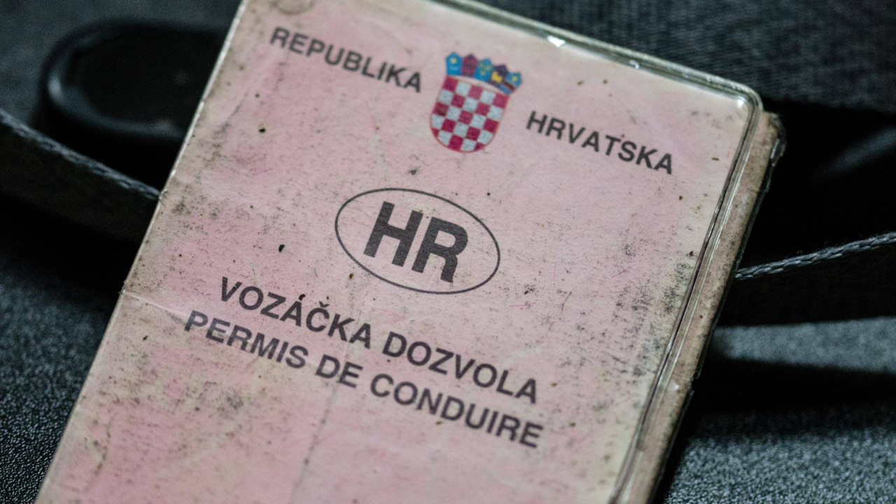 Napokon se ukidaju biljezi za vozačku i putovnicu