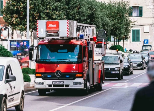 Manji požar izbio noćas na šibenskom Plišcu, ugašen za par minuta
