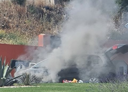Fotografija 3 - Zapalio se automobil u kružnom toku na Meterizama: 'Svi su izašli na vrijeme'