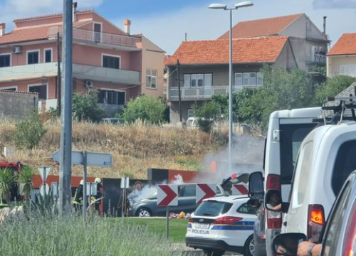 Fotografija 5 - Zapalio se automobil u kružnom toku na Meterizama: 'Svi su izašli na vrijeme'