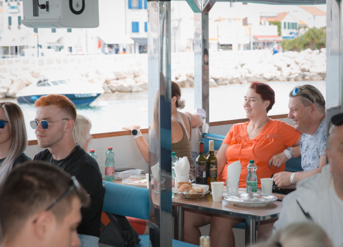 Fotografija 6 - Neda Ukraden promovirala novi album na brodu od Vodica do Šibenika