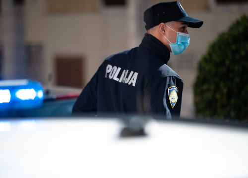 Policija uhvatila 45-godišnjaka koji je u Vodicama pijan vozio Golfa: Izmjereno mu 2,66 promila