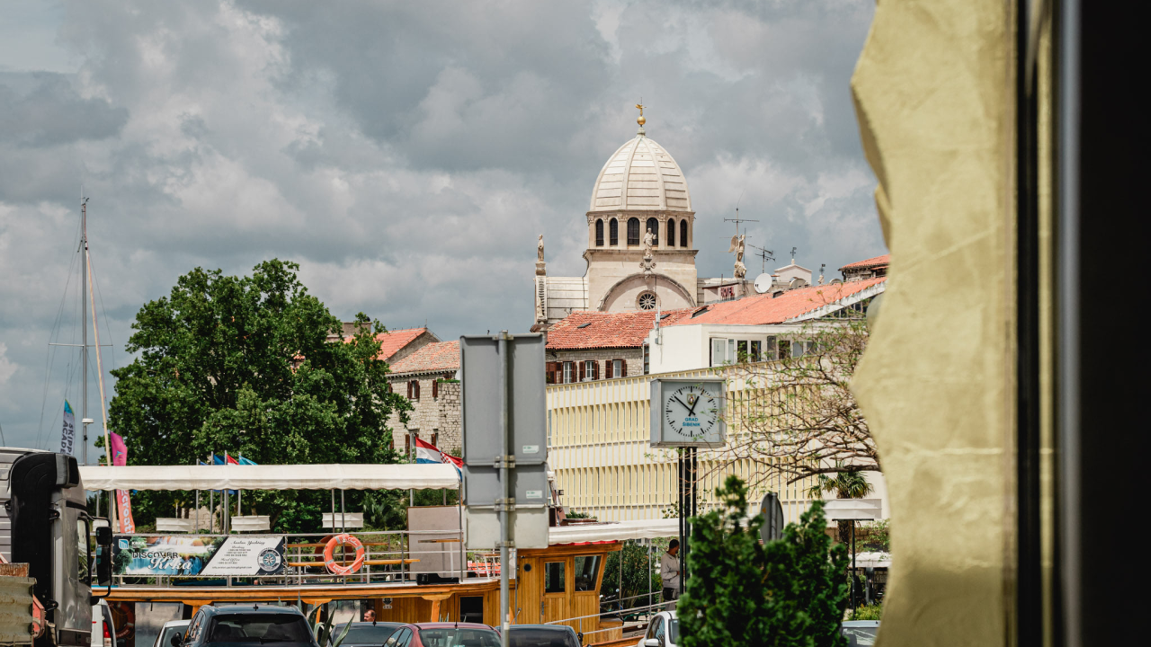 Jutro oblačno, poslijepodne sunčano uz slab vjetar