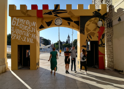 Postavljena festivalska vrata: Na otvorenje 61. MDF-a stižu veleposlanici europskih zemalja