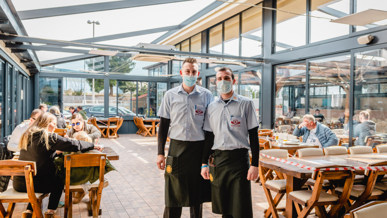 U Antinom guštu uživajte u vrhunskom roštilju uz produženo radno vrijeme!