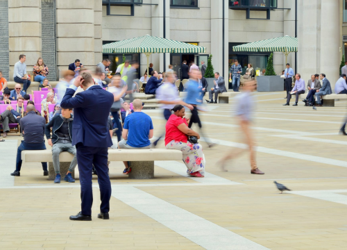 U Engleskoj eksponencijalno raste broj zaraženih, najviše među mladima i necijepljenima