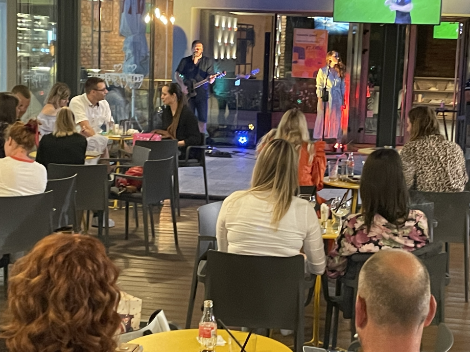 Privatna praksa otvorila live glazbene večeri ispred City Life centra!