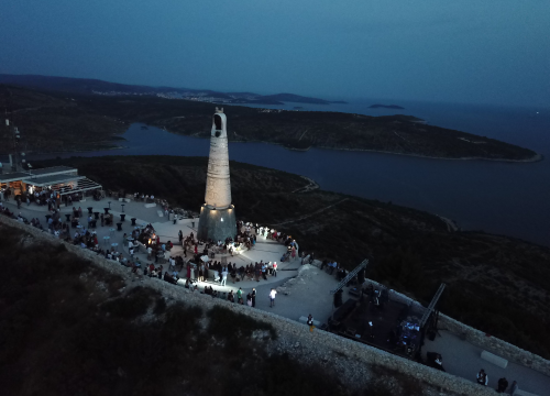 Fotografija 29 - Na primoštenskom brdu Gaj održan koncert 'Tragom Olivera': Pogledajte kako smo se proveli