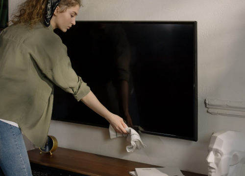 Daljinski upravljač prljaviji je od wc školjke, evo kako ga očistiti