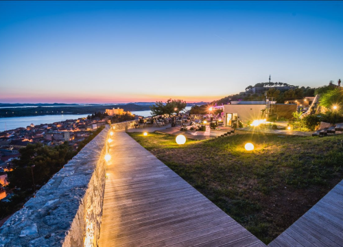 Pozornica na tvrđavi Barone spremna za stranu B: Otvara je Elvis Stanić – ponovno!