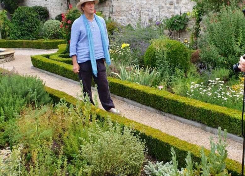 Fotografija 2 - Slavni britanski vrtlar Monty Don snimio emisiju o Samostanskom srednjovjekovnom vrtu sv. Lovre u Šibeniku