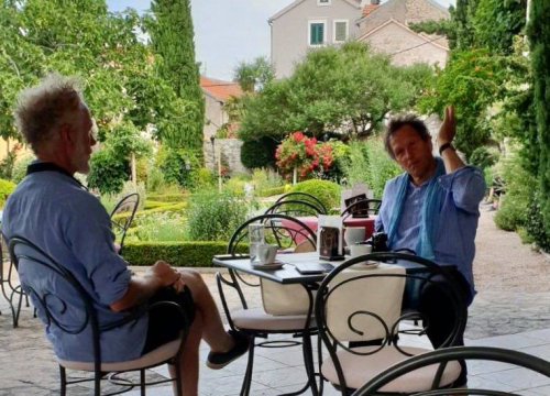 Fotografija 5 - Slavni britanski vrtlar Monty Don snimio emisiju o Samostanskom srednjovjekovnom vrtu sv. Lovre u Šibeniku