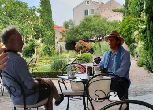 Fotografija 7 - Slavni britanski vrtlar Monty Don snimio emisiju o Samostanskom srednjovjekovnom vrtu sv. Lovre u Šibeniku