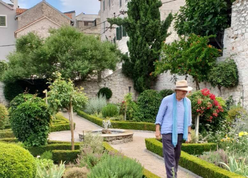 Fotografija 10 - Slavni britanski vrtlar Monty Don snimio emisiju o Samostanskom srednjovjekovnom vrtu sv. Lovre u Šibeniku