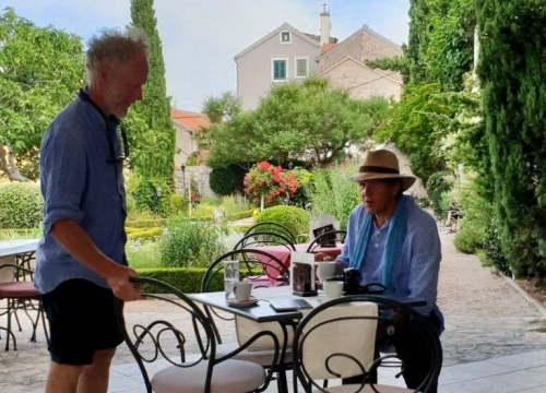 Fotografija 14 - Slavni britanski vrtlar Monty Don snimio emisiju o Samostanskom srednjovjekovnom vrtu sv. Lovre u Šibeniku