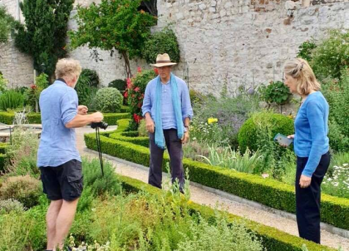Fotografija 17 - Slavni britanski vrtlar Monty Don snimio emisiju o Samostanskom srednjovjekovnom vrtu sv. Lovre u Šibeniku