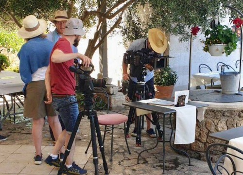 Fotografija 22 - Slavni britanski vrtlar Monty Don snimio emisiju o Samostanskom srednjovjekovnom vrtu sv. Lovre u Šibeniku