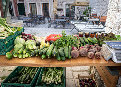 Fotografija 7 - Mala loža u novom ruhu: Provjerite ponudu lokalnih OPG-ova na Zelenoj tržnici!