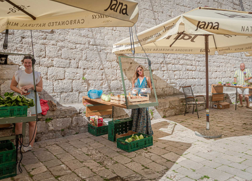 Fotografija 8 - Mala loža u novom ruhu: Provjerite ponudu lokalnih OPG-ova na Zelenoj tržnici!