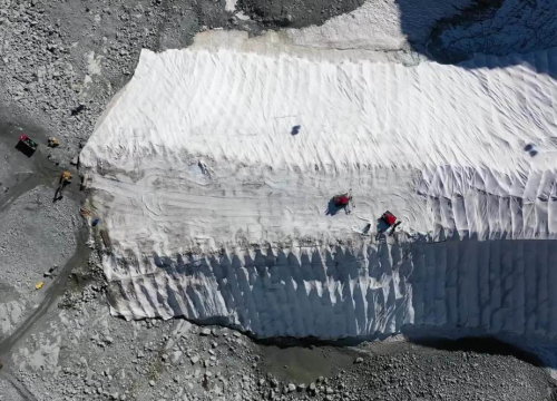 Italija prekriva ledenjak kako se ne bi topio tijekom ljeta