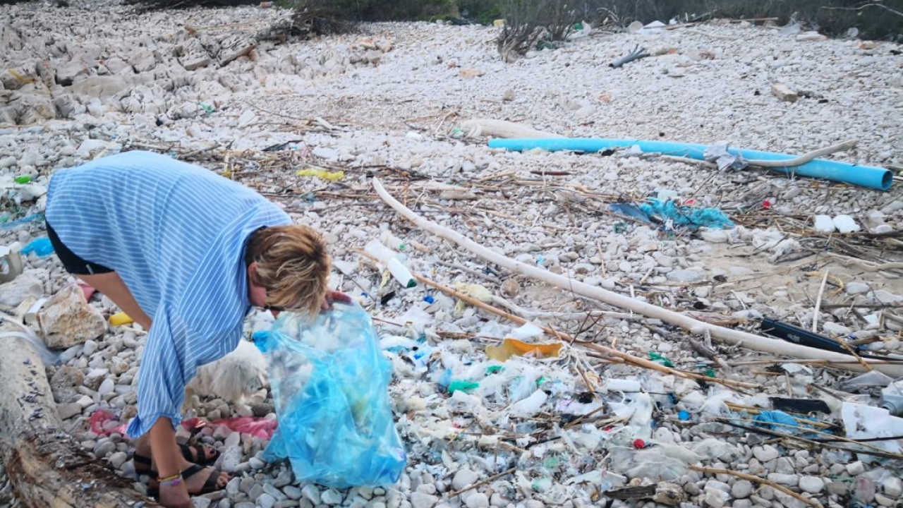 I naše su plaže krcate plastikom koju more nanese: Evo kako putovati i čuvati prirodu