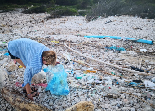 I naše su plaže krcate plastikom koju more nanese: Evo kako putovati i čuvati prirodu