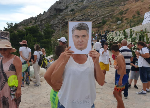 Fotografija 9 - Festival bespravne gradnje na Vruji: 'Tražimo da se ovaj teritorij oslobodi i vrati matičnoj državi!'