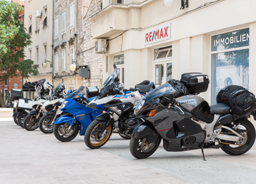 Stari pazar ipak poslužio nečemu: Turisti mrtvo-hladno parkirali svoje motore