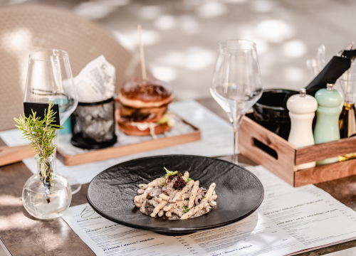 Fotografija 9 - Posjetite Bistro Bava u hladu najstarijeg šibenskog stabla i uživajte u genijalnoj hrani i dvadeset vrsta piva