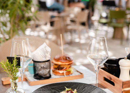 Fotografija 11 - Posjetite Bistro Bava u hladu najstarijeg šibenskog stabla i uživajte u genijalnoj hrani i dvadeset vrsta piva