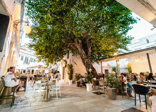 Fotografija 28 - Posjetite Bistro Bava u hladu najstarijeg šibenskog stabla i uživajte u genijalnoj hrani i dvadeset vrsta piva