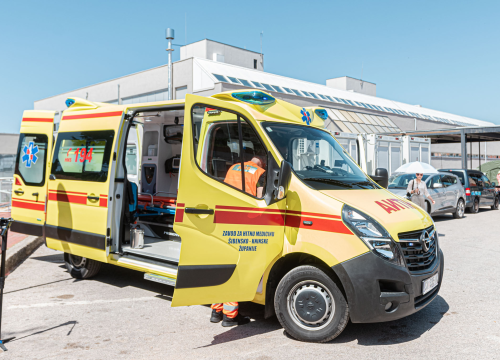 Župan Jelić predao ključeve novog vozila hitne pomoći: S njime će se služiti ispostava u Vodicama