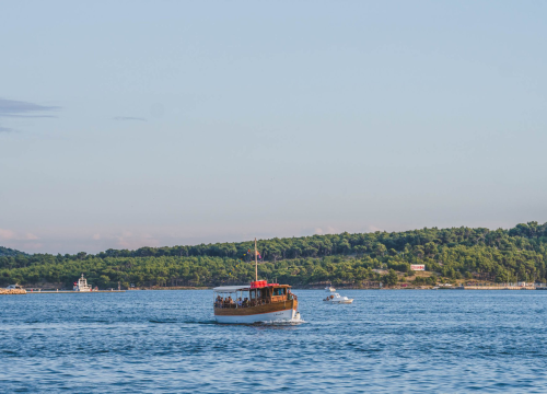 Fotografija 3 - Vrijeme je za kupanje: Do Martinske i Jadrije gradskom brodskom linijom!
