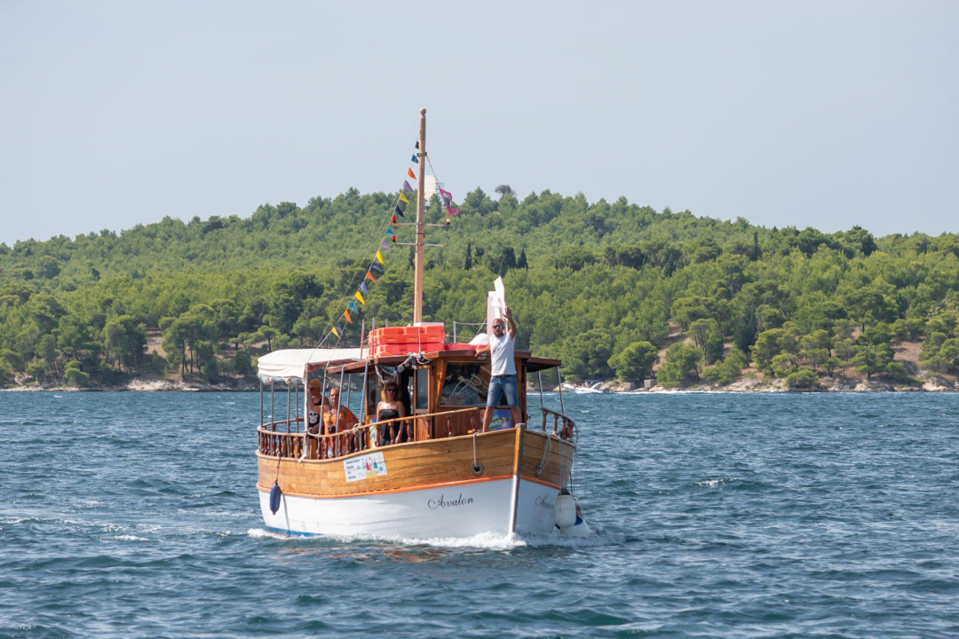 Vrijeme je za kupanje: Do Martinske i Jadrije gradskom brodskom linijom!